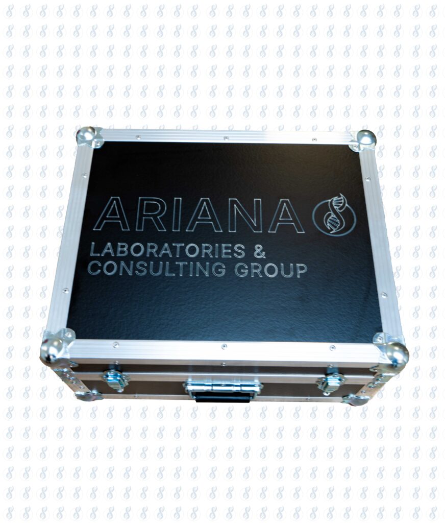 Koffer mit eingraviertem Ariana-Logo